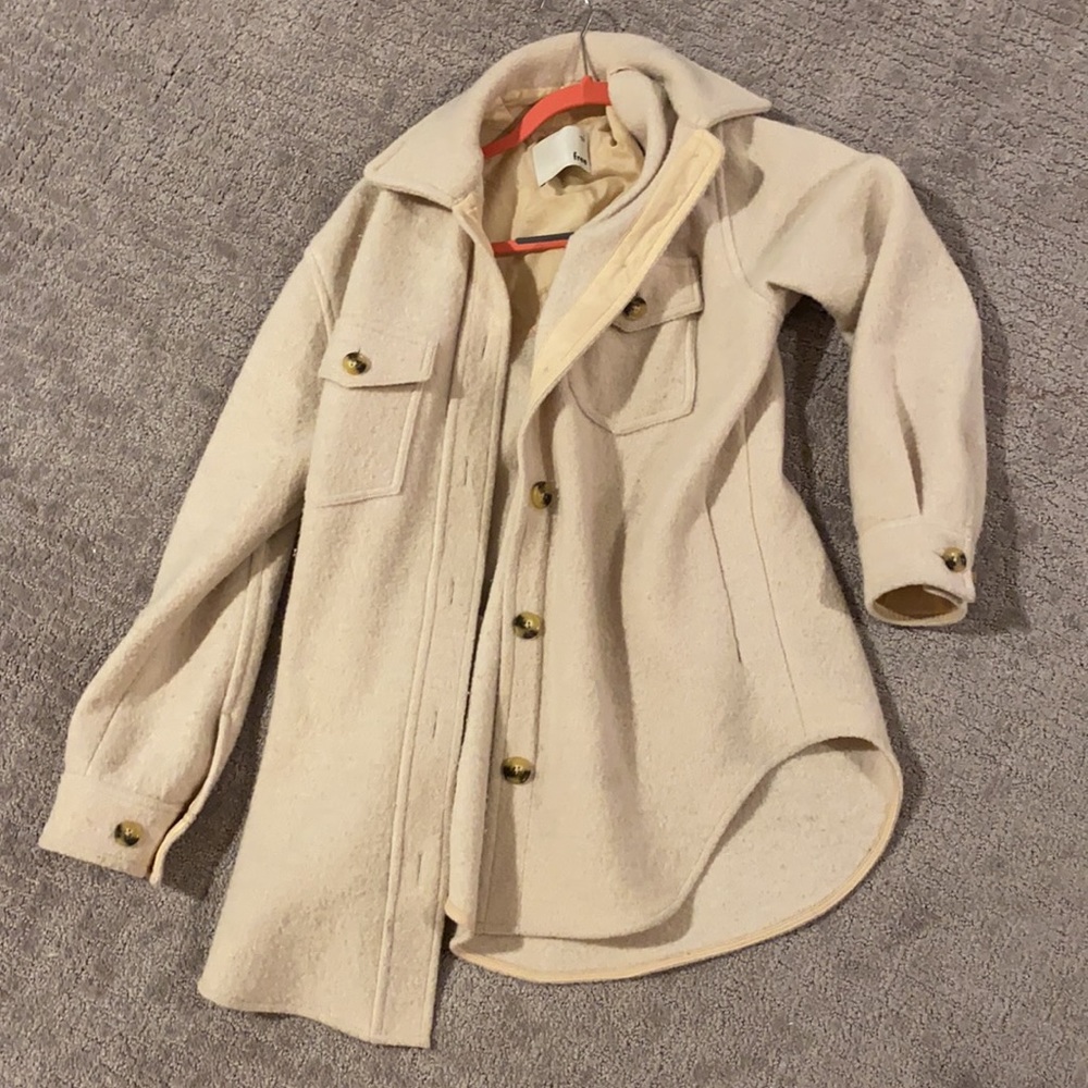 Aritzia ganna shirt jacket . Mid length, only worn a few times